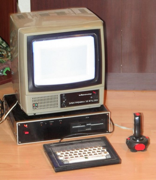Файл:Elektronika 32 VTC.jpg